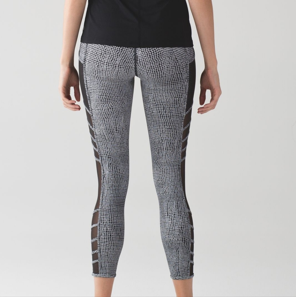 EUC 💎 Lululemon Wild And Free TightFall Net White Black/Black Size 4